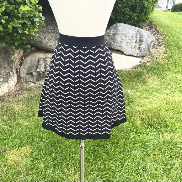 Olive & Oak Knit Skirt - Picture 9 of 14